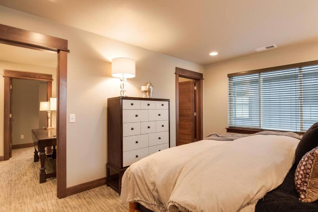 Luxury Townhome On The Park With Bridger Mtn Views 보즈먼 외부 사진