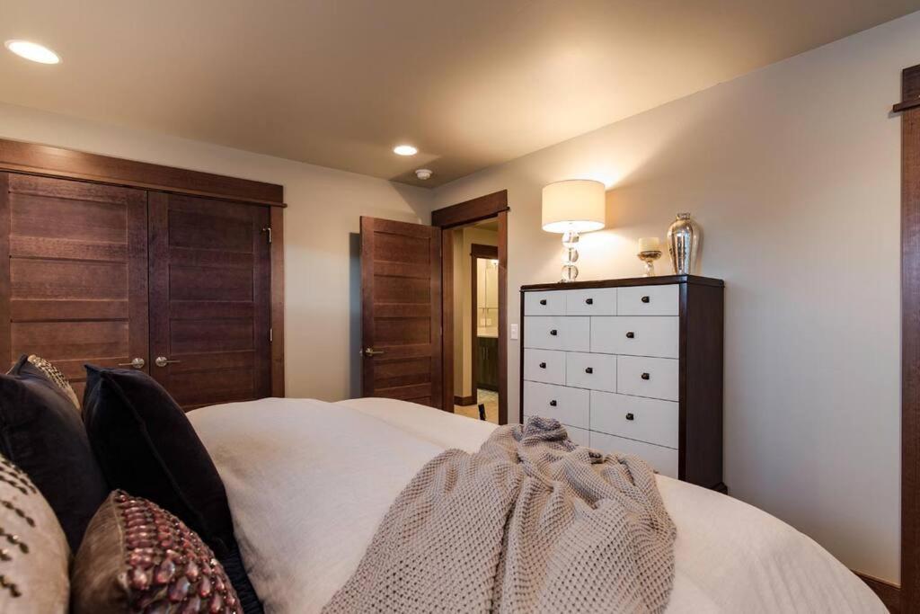 Luxury Townhome On The Park With Bridger Mtn Views 보즈먼 외부 사진