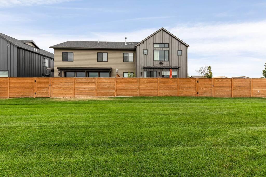 Luxury Townhome On The Park With Bridger Mtn Views 보즈먼 외부 사진