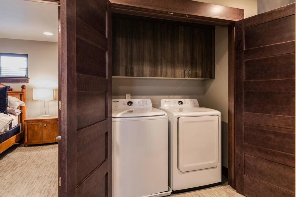 Luxury Townhome On The Park With Bridger Mtn Views 보즈먼 외부 사진